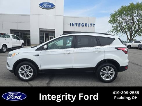 Used 2017 Ford Escape SE w/ Equipment Group 201A AWD/4WD image 1