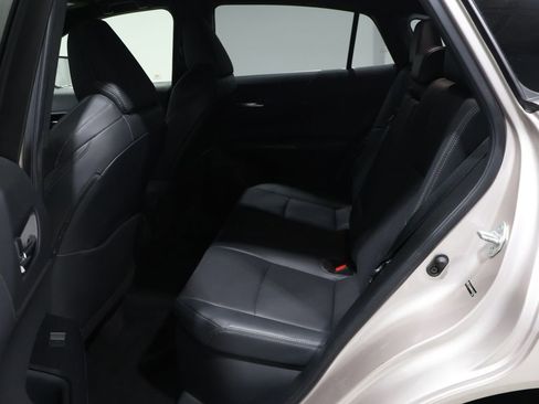 Certified 2021 Toyota Venza Limited image 18