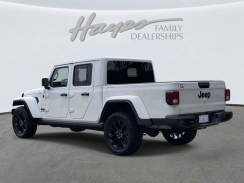 Used 2025 Jeep Gladiator Sport AWD/4WD image 6