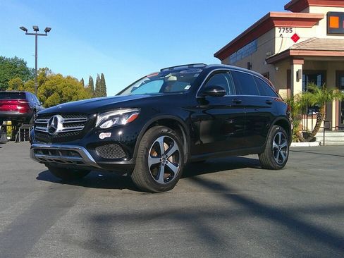 Used 2019 Mercedes-Benz GLC 350e 4MATIC image 2