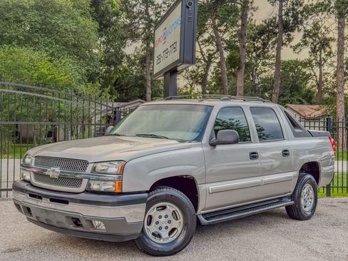 Used 2005 Chevrolet Avalanche LS w/ Avalanche South-West Package RWD image 1