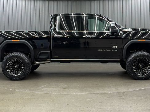 Used 2025 GMC Sierra 2500 Denali w/ Denali Reserve Package AWD/4WD image 6
