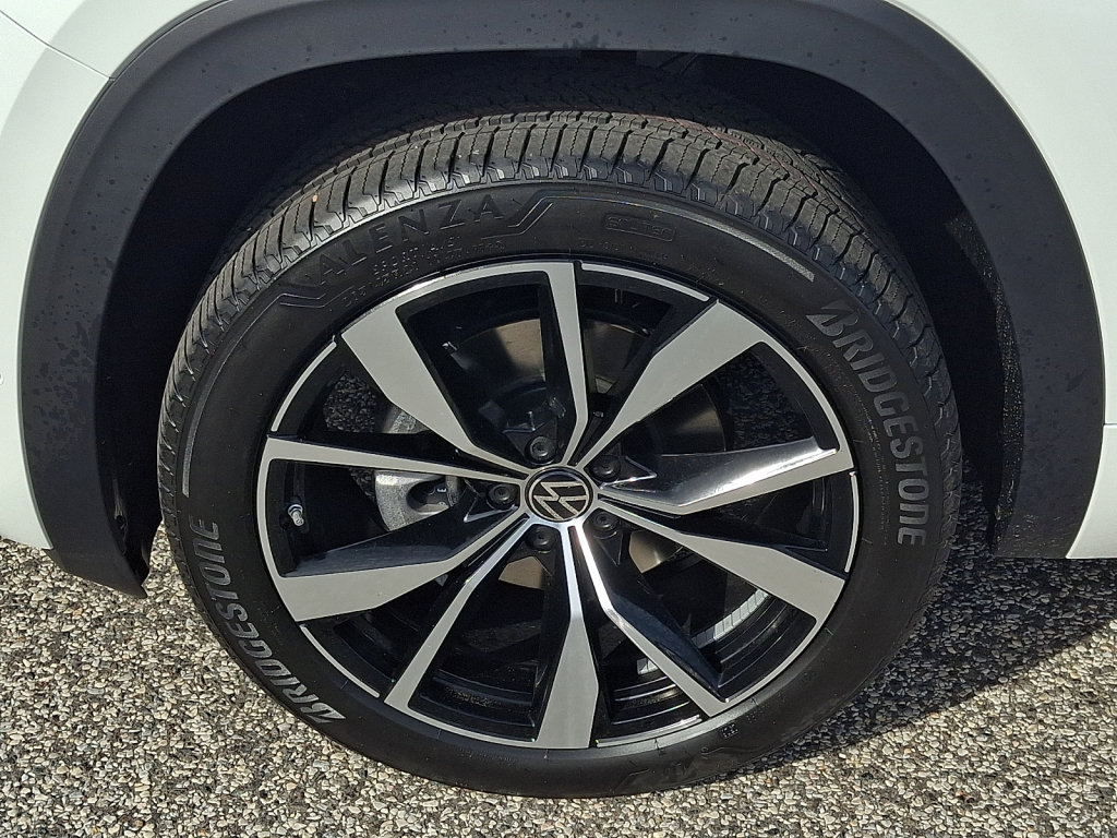 New 2026 Volkswagen Atlas Cross Sport SEL Premium R-Line AWD/4WD image 18