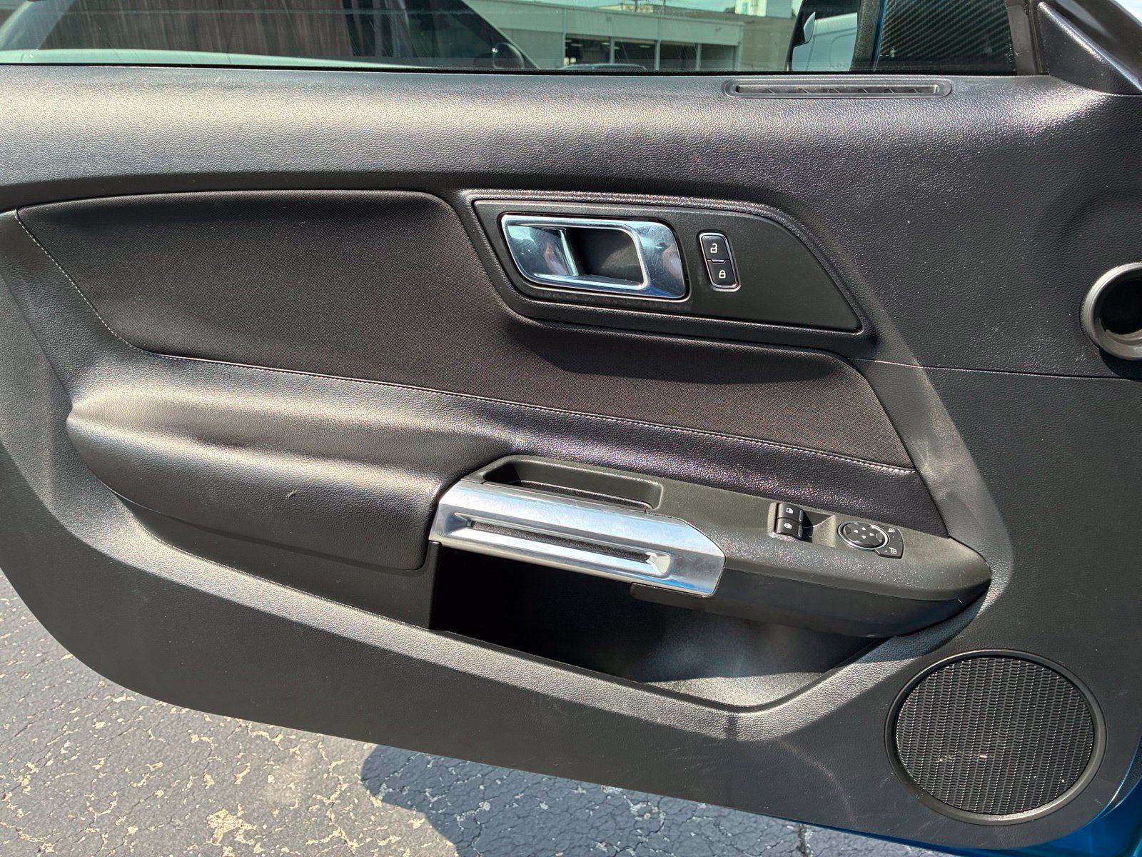 Used 2017 Ford Mustang Coupe RWD image 11
