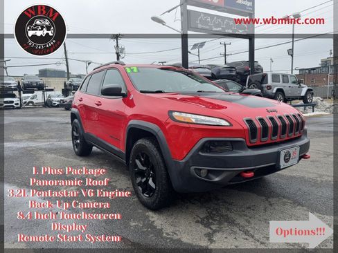 Used 2017 Jeep Cherokee Trailhawk image 1