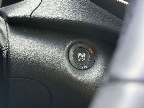 Used 2019 Jeep Cherokee Limited FWD image 13