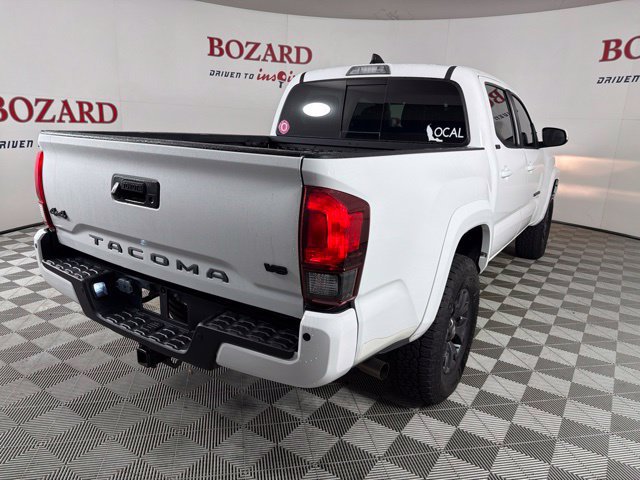 Used 2022 Toyota Tacoma SR5 AWD/4WD image 11