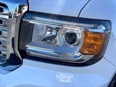 Used 2018 GMC Canyon Denali image 27