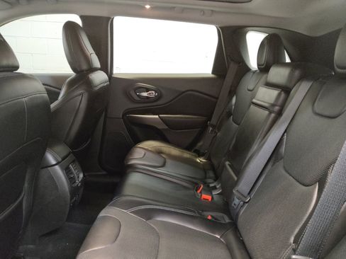 Used 2019 Jeep Cherokee Limited w/ Luxury Group image 18