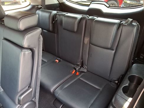 Certified 2019 Toyota Highlander XLE AWD/4WD image 13