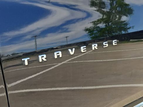 Used 2019 Chevrolet Traverse Premier w/ Driver Confidence II Package FWD image 12