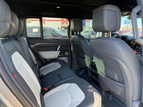 Used 2023 Land Rover Defender 130 X-Dynamic SE image 11