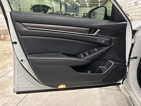 Used 2021 Honda Accord Touring image 11