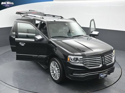 Used 2017 Lincoln Navigator L Reserve AWD/4WD image 25