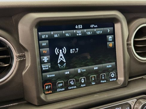 Used 2023 Jeep Wrangler Sahara w/ Cold Weather Group image 21