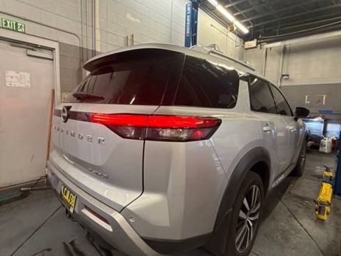 Used 2024 Nissan Pathfinder Platinum FWD image 7