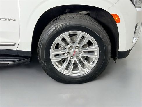 Used 2023 GMC Yukon SLT w/ SLT Premium Package image 41