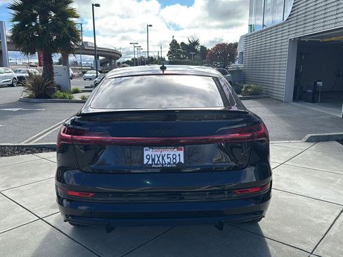 Used 2022 Audi e-tron Prestige image 6