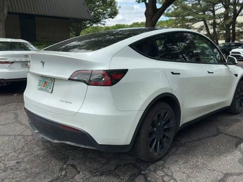 Used 2021 Tesla Model Y Long Range AWD/4WD image 3