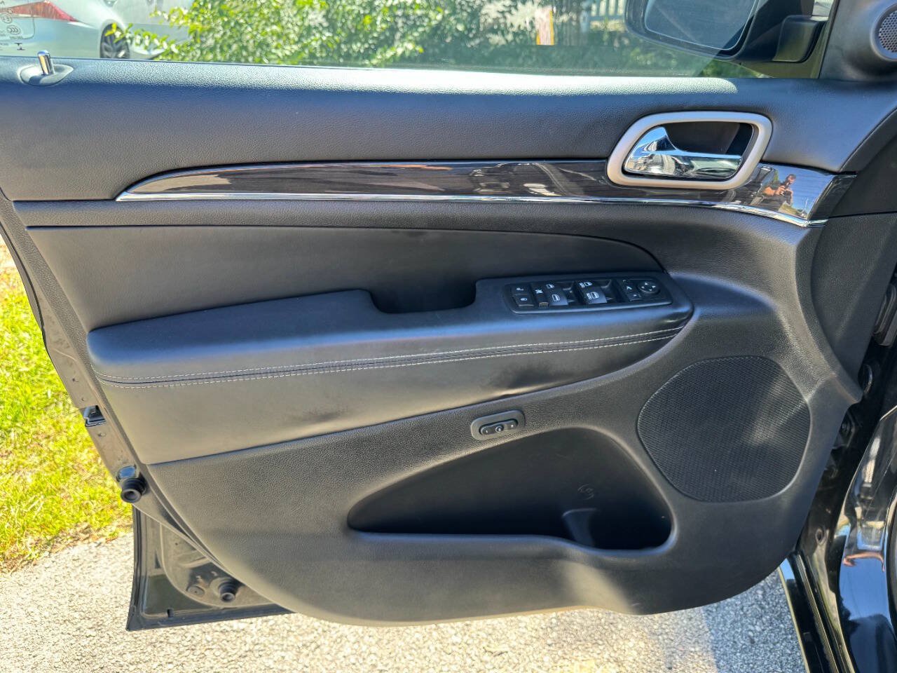 Used 2016 Jeep Grand Cherokee Overland RWD image 25