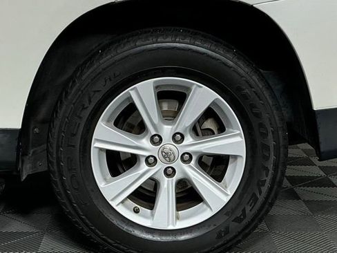 Used 2013 Toyota Highlander SE FWD image 10