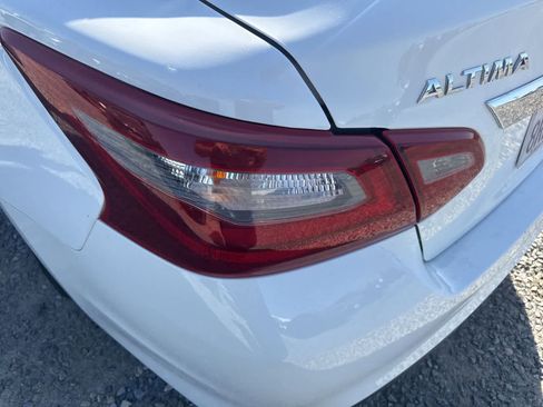 Used 2018 Nissan Altima 2.5 SV FWD image 12