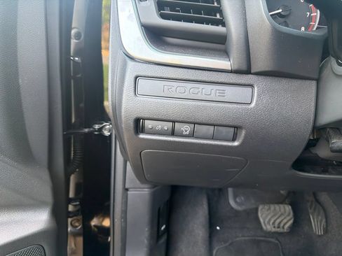 Used 2025 Nissan Rogue S AWD/4WD image 14