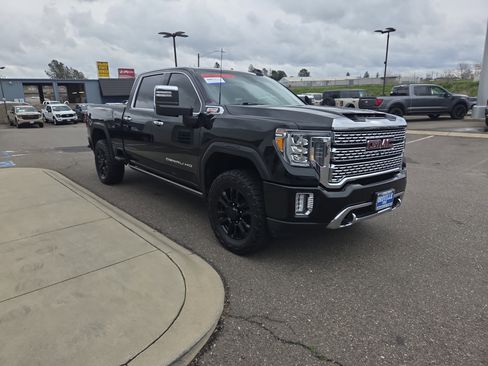 Used 2021 GMC Sierra 2500 Denali w/ Denali Black Diamond Edition image 7