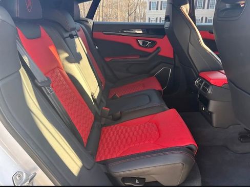 Used 2022 Lamborghini Urus image 24