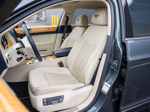 Used 2013 Bentley Flying Spur Flying Spur image 3