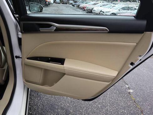 Used 2014 Ford Fusion SE w/ Equipment Group 202A FWD image 17