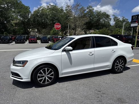 Used 2017 Volkswagen Jetta SE FWD image 10