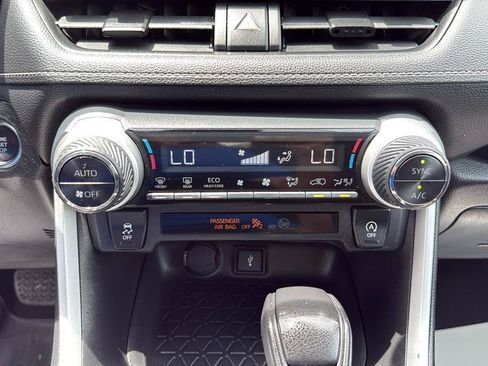 Used 2021 Toyota RAV4 XLE AWD/4WD image 25