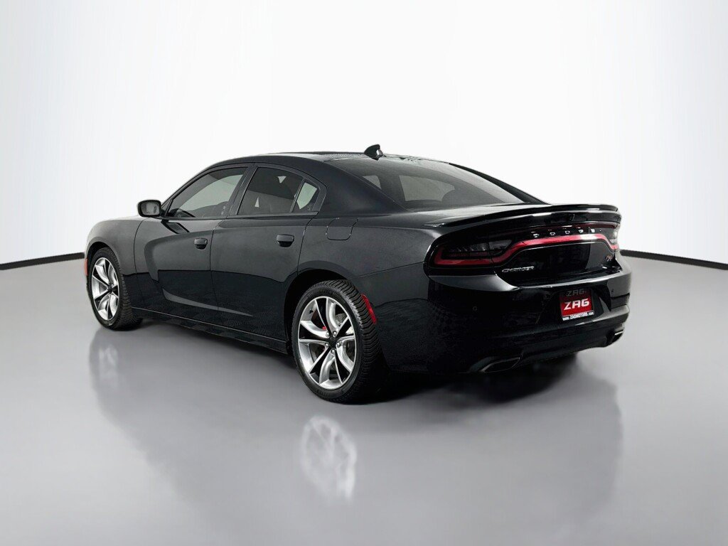 Used 2015 Dodge Charger R/T RWD image 3