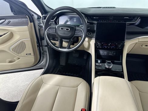 Used 2023 Jeep Grand Cherokee 4WD 4xe image 17