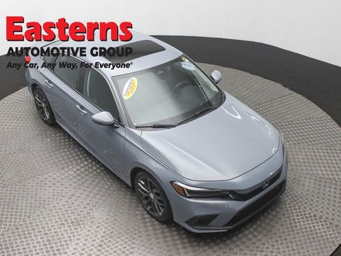 Used 2022 Honda Civic Touring image 3