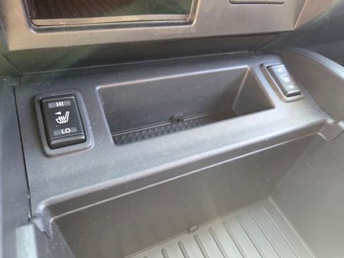 Used 2019 Nissan Titan SV w/ SV Convenience Package image 24