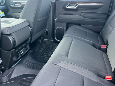 New 2026 GMC Sierra 1500 SLE image 9