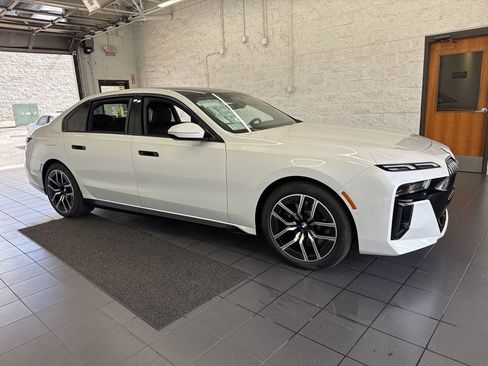 New 2026 BMW 740i xDrive image 1