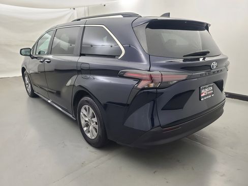 Used 2024 Toyota Sienna XLE image 6