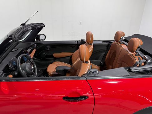 Used 2023 MINI Cooper S w/ Signature Upholstery Package image 10