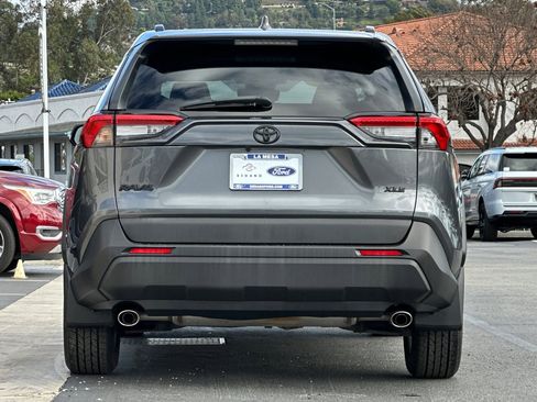 Used 2021 Toyota RAV4 XLE w/ Carpet Mat Package (TMS) image 4