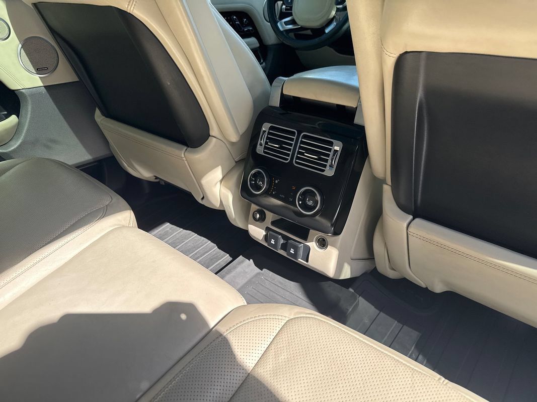 Used 2018 Land Rover Range Rover Supercharged AWD/4WD image 18