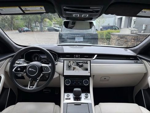 Certified 2022 Jaguar F-PACE SVR image 14