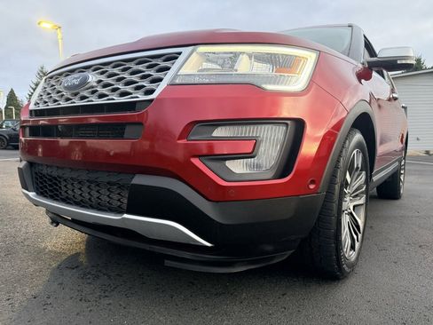 Used 2017 Ford Explorer Platinum image 10