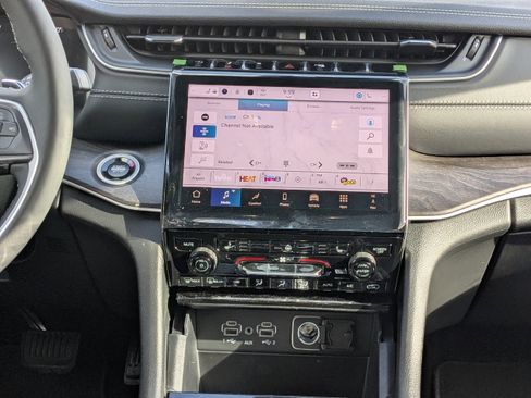 New 2025 Jeep Grand Cherokee Limited w/ Trailer Tow Package image 17