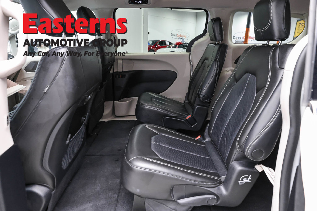 Used 2023 Chrysler Pacifica Touring-L FWD image 22