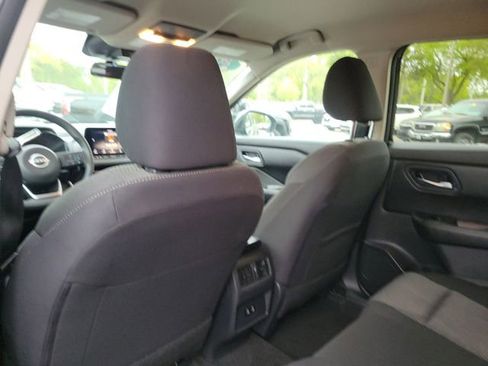 Used 2024 Nissan Rogue SV image 10