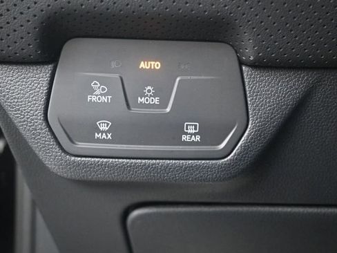 Used 2024 Volkswagen Atlas Cross Sport SE AWD/4WD image 8