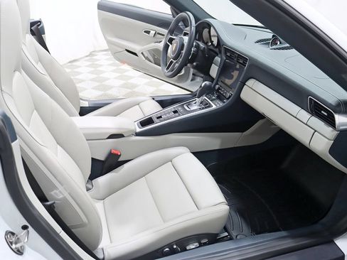 Used 2018 Porsche 911 Carrera image 31